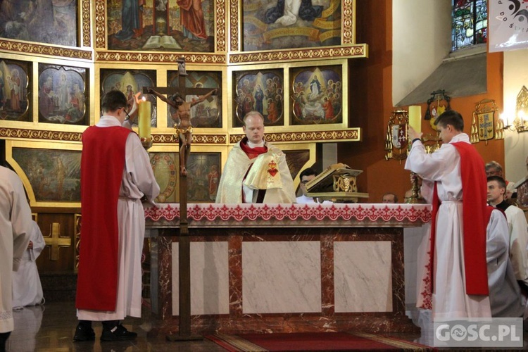 Liturgia Wielkiego Piątku w zielonogórskiej konkatedrze