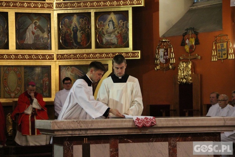 Liturgia Wielkiego Piątku w zielonogórskiej konkatedrze