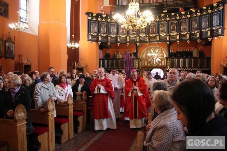 Liturgia Wielkiego Piątku w zielonogórskiej konkatedrze