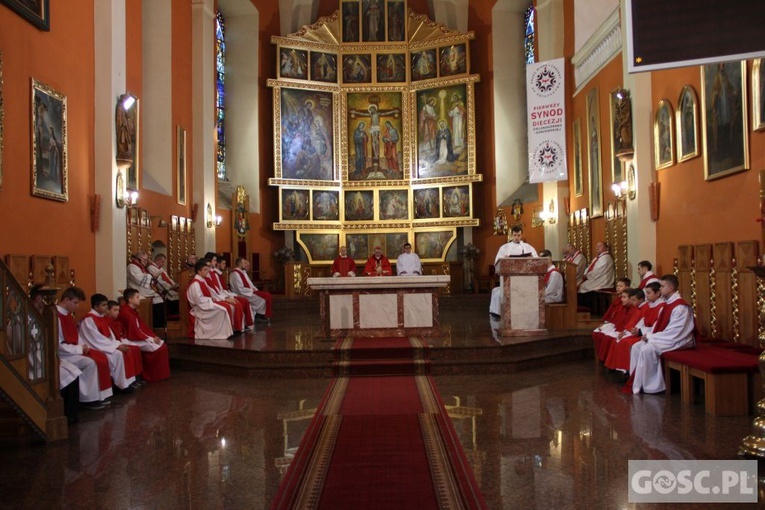 Liturgia Wielkiego Piątku w zielonogórskiej konkatedrze