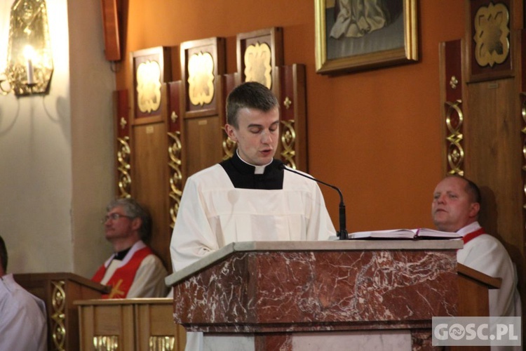 Liturgia Wielkiego Piątku w zielonogórskiej konkatedrze