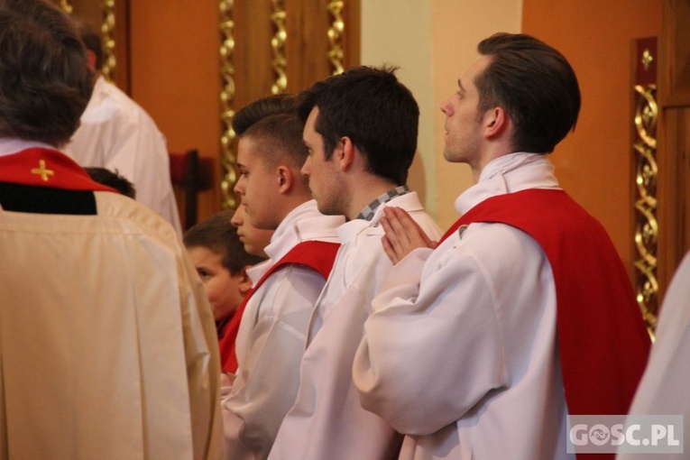 Liturgia Wielkiego Piątku w zielonogórskiej konkatedrze