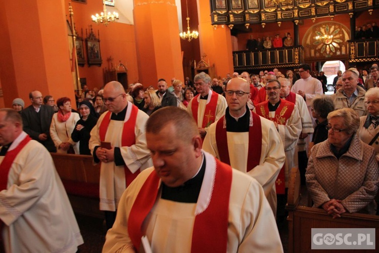 Liturgia Wielkiego Piątku w zielonogórskiej konkatedrze