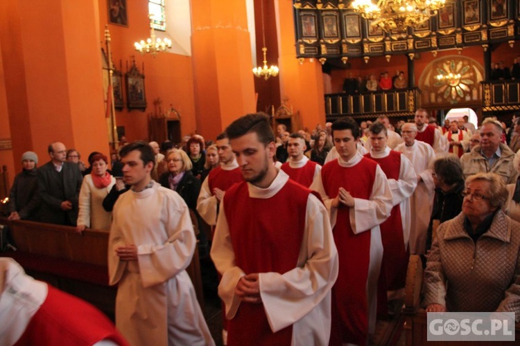 Liturgia Wielkiego Piątku w zielonogórskiej konkatedrze