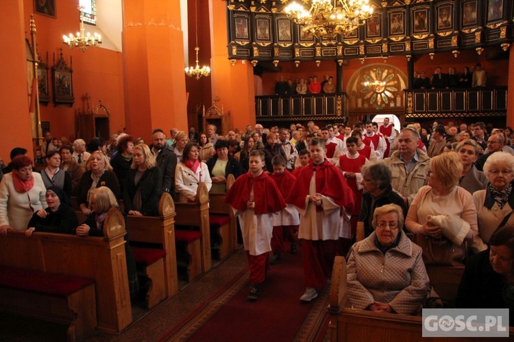 Liturgia Wielkiego Piątku w zielonogórskiej konkatedrze