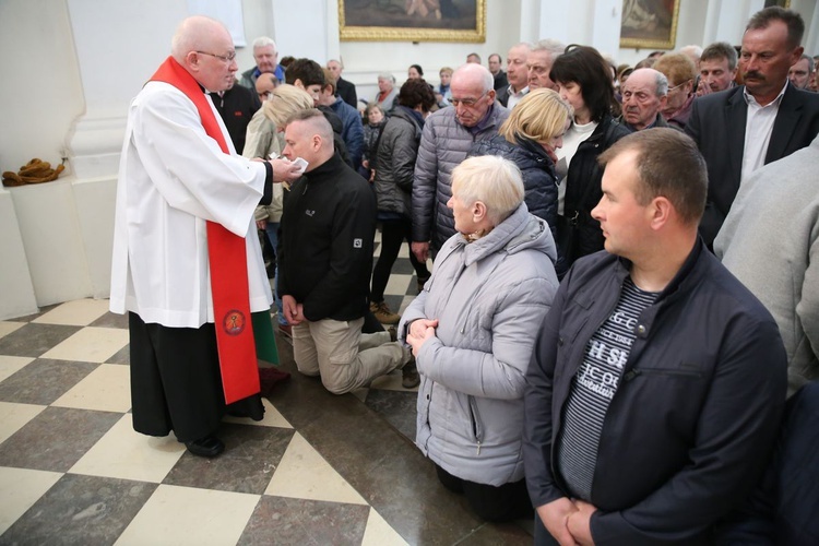 Wielki Piątek na Świętym Krzyżu