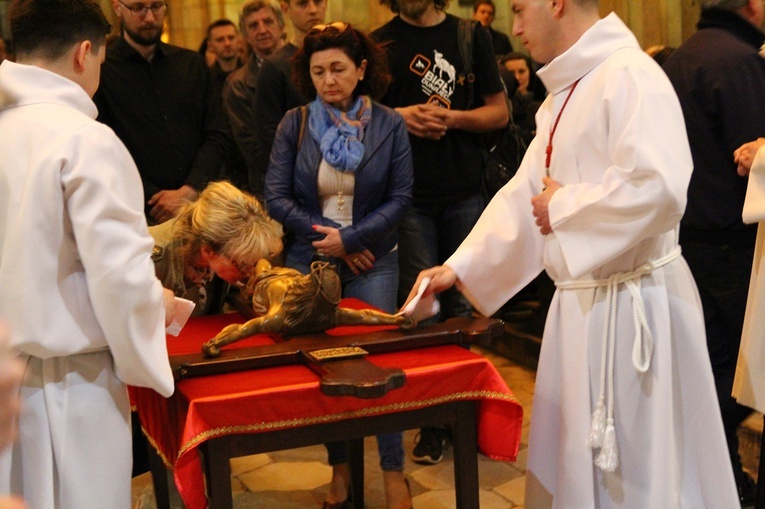 Wielki Piątek w katedrze wrocławskiej