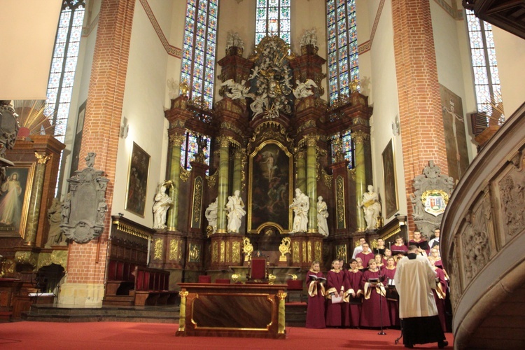 Legnica. Liturgia Wielkiego Piątku