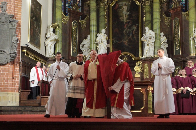 Legnica. Liturgia Wielkiego Piątku