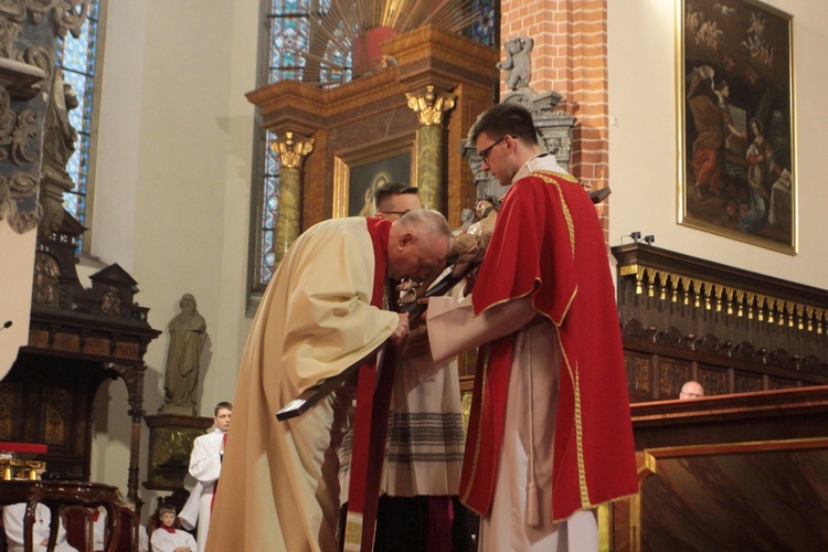 Legnica. Liturgia Wielkiego Piątku