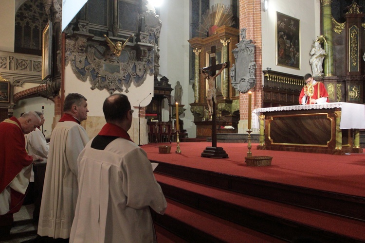 Legnica. Liturgia Wielkiego Piątku