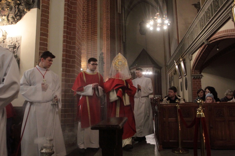 Legnica. Liturgia Wielkiego Piątku