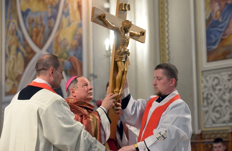 Wielkopiątkowa liturgia w katedrze w Radomiu