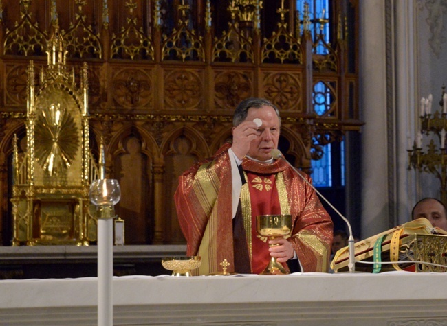 Wielkopiątkowa liturgia w katedrze w Radomiu