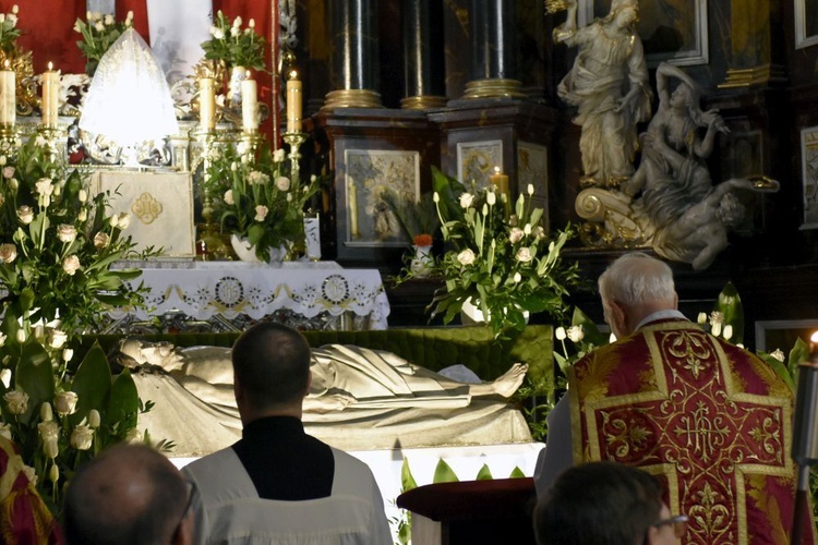 Liturgia Wielkiego Piątku w świdnickiej katedrze