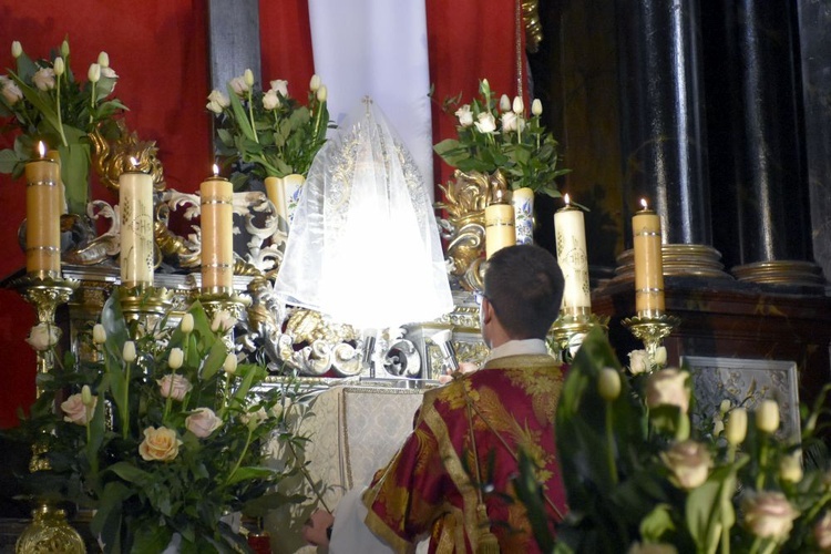 Liturgia Wielkiego Piątku w świdnickiej katedrze