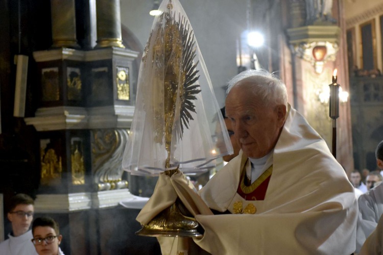 Liturgia Wielkiego Piątku w świdnickiej katedrze