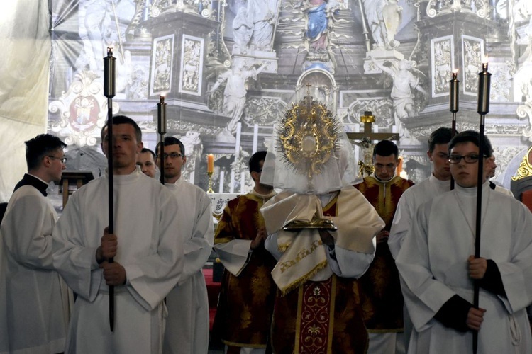 Liturgia Wielkiego Piątku w świdnickiej katedrze