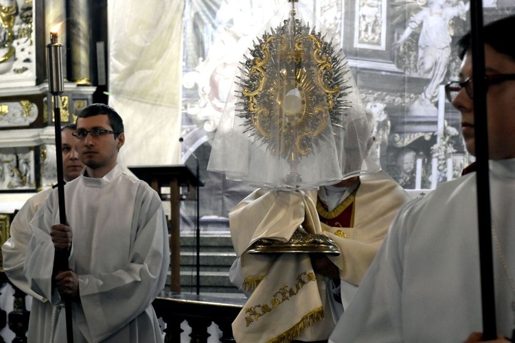 Liturgia Wielkiego Piątku w świdnickiej katedrze