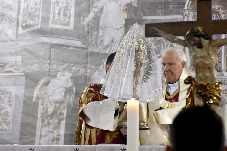 Liturgia Wielkiego Piątku w świdnickiej katedrze