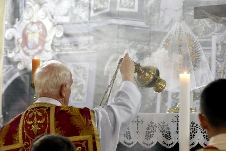 Liturgia Wielkiego Piątku w świdnickiej katedrze