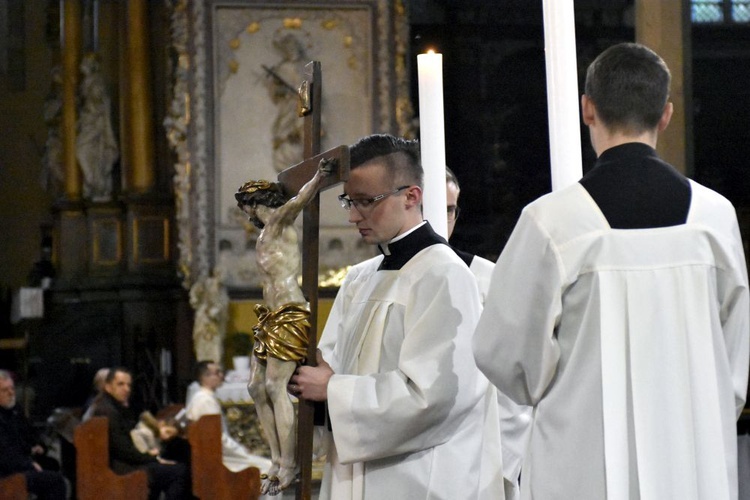 Liturgia Wielkiego Piątku w świdnickiej katedrze