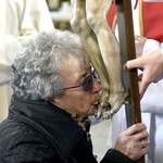 Liturgia Wielkiego Piątku w świdnickiej katedrze