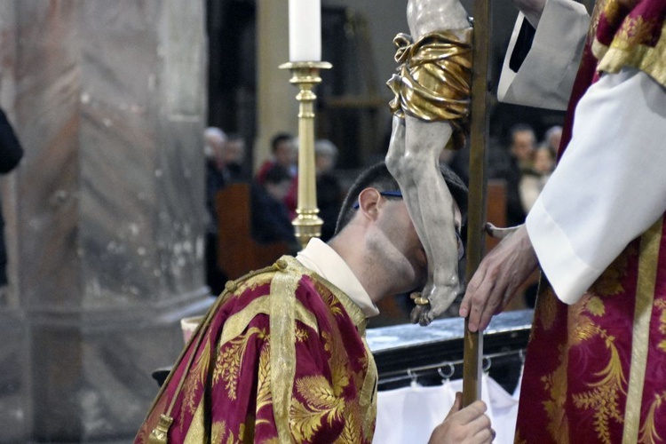 Liturgia Wielkiego Piątku w świdnickiej katedrze