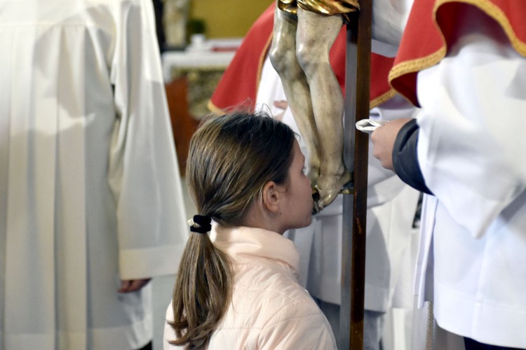 Liturgia Wielkiego Piątku w świdnickiej katedrze