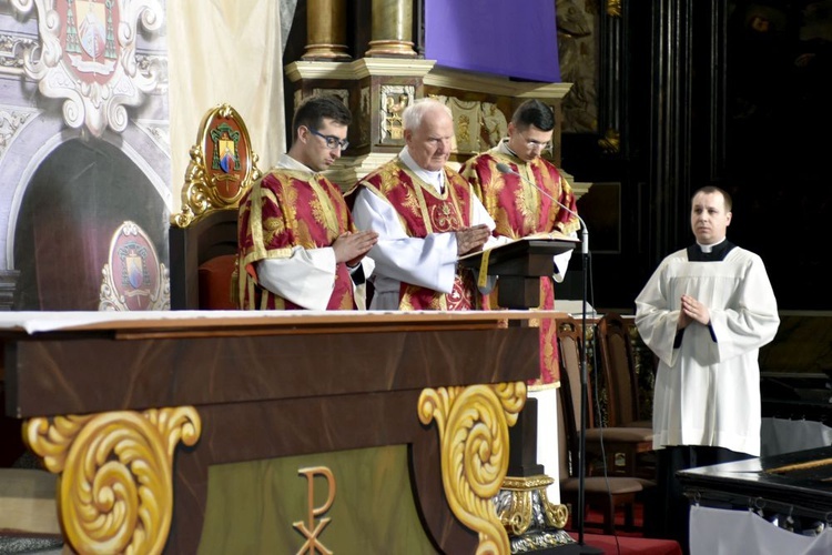 Liturgia Wielkiego Piątku w świdnickiej katedrze