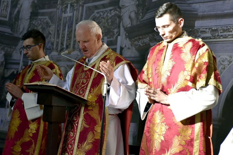 Liturgia Wielkiego Piątku w świdnickiej katedrze