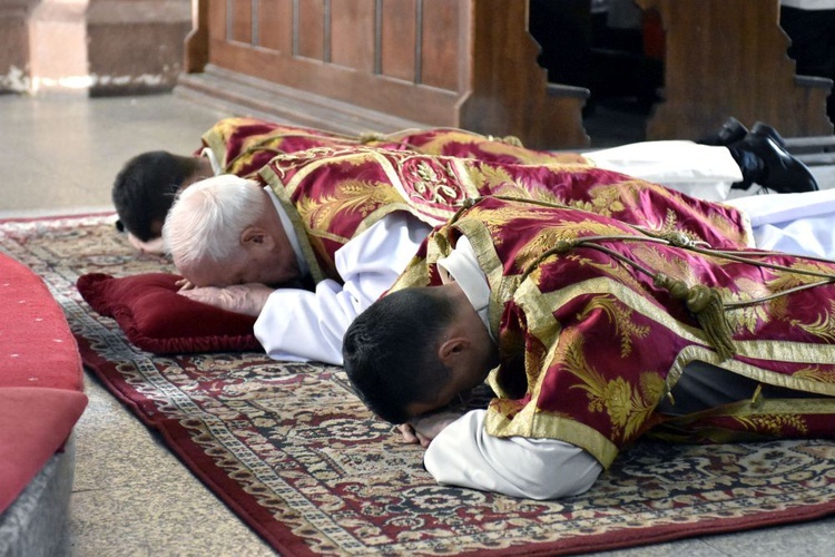 Liturgia Wielkiego Piątku w świdnickiej katedrze