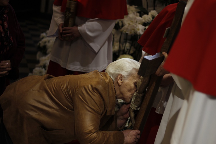 Wielki Piątek z udziałem bp. Andrzeja F. Dziuby w Bełchowie