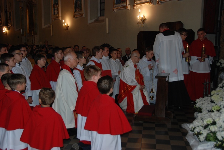 Wielki Piątek z udziałem bp. Andrzeja F. Dziuby w Bełchowie