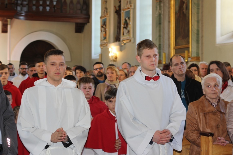 Wielki Piątek z udziałem bp. Andrzeja F. Dziuby w Bełchowie