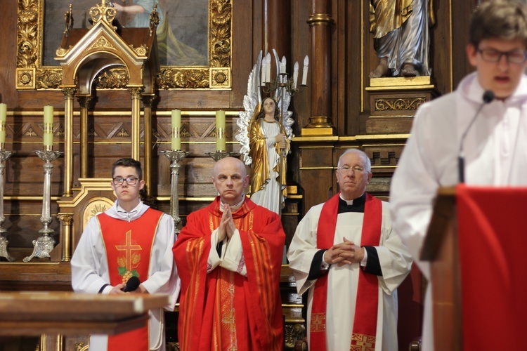 Wielki Piątek z udziałem bp. Andrzeja F. Dziuby w Bełchowie