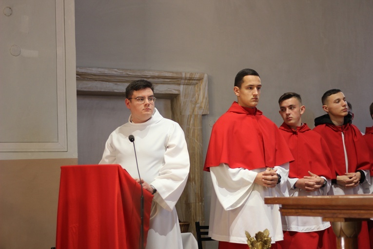 Wielki Piątek z udziałem bp. Andrzeja F. Dziuby w Bełchowie