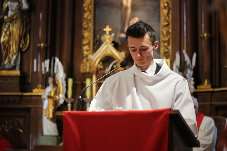 Wielki Piątek z udziałem bp. Andrzeja F. Dziuby w Bełchowie