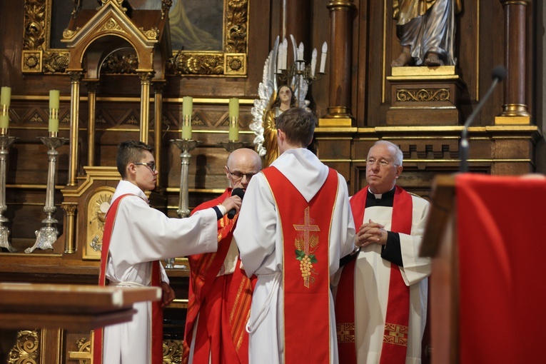 Wielki Piątek z udziałem bp. Andrzeja F. Dziuby w Bełchowie