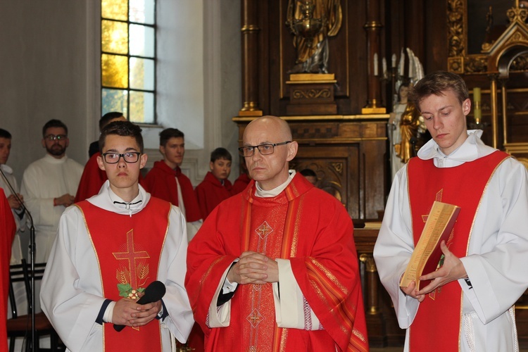 Wielki Piątek z udziałem bp. Andrzeja F. Dziuby w Bełchowie