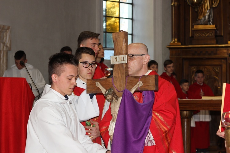 Wielki Piątek z udziałem bp. Andrzeja F. Dziuby w Bełchowie