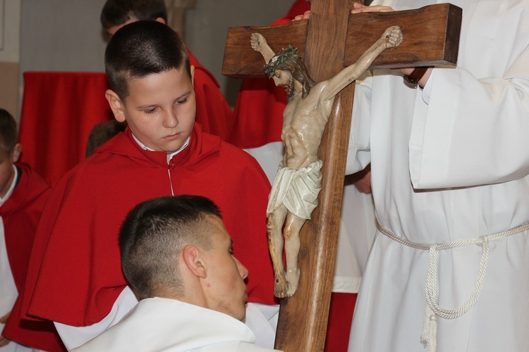 Wielki Piątek z udziałem bp. Andrzeja F. Dziuby w Bełchowie