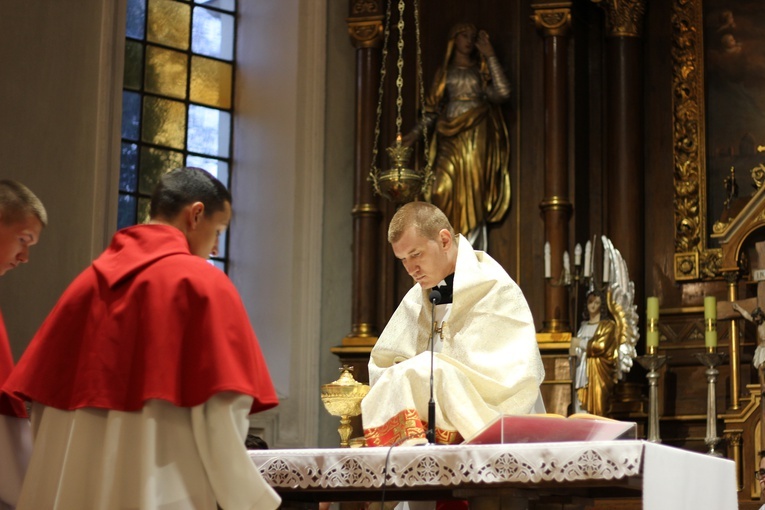 Wielki Piątek z udziałem bp. Andrzeja F. Dziuby w Bełchowie