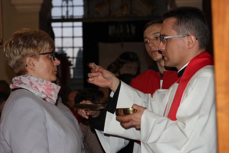 Wielki Piątek z udziałem bp. Andrzeja F. Dziuby w Bełchowie