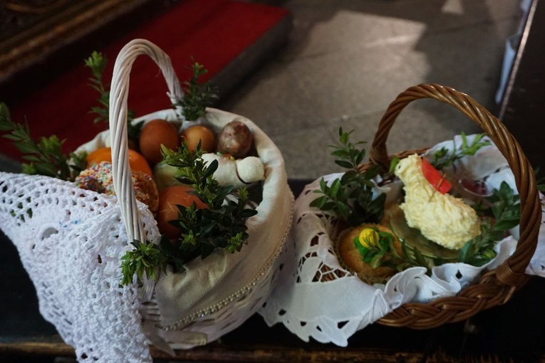 Wielka Sobota. Poświęcenie pokarmów w katedrze