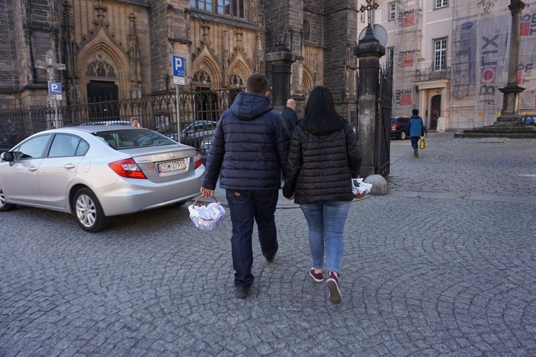 Wielka Sobota. Poświęcenie pokarmów w katedrze