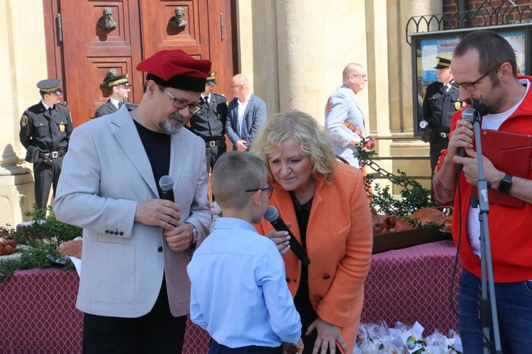 Święcenie pokarmów wielkanocnych przed kościołem Mariackim 2019