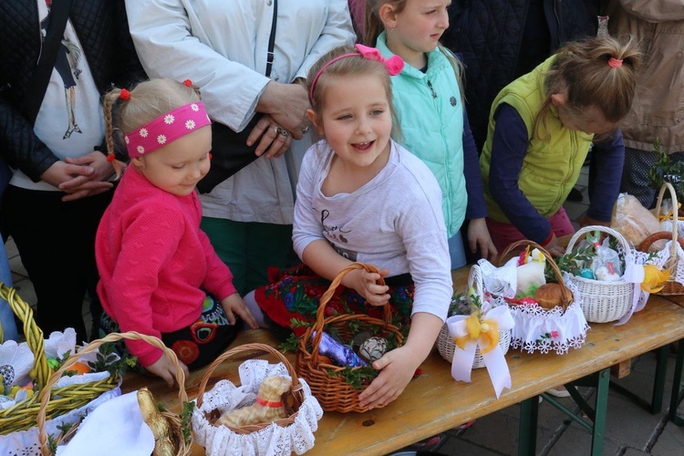 Święcenie pokarmów wielkanocnych przed kościołem Mariackim 2019