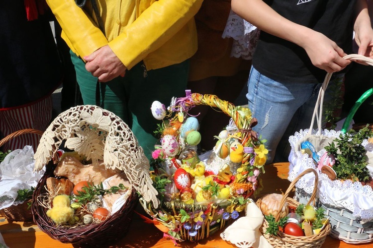 Święcenie pokarmów wielkanocnych przed kościołem Mariackim 2019