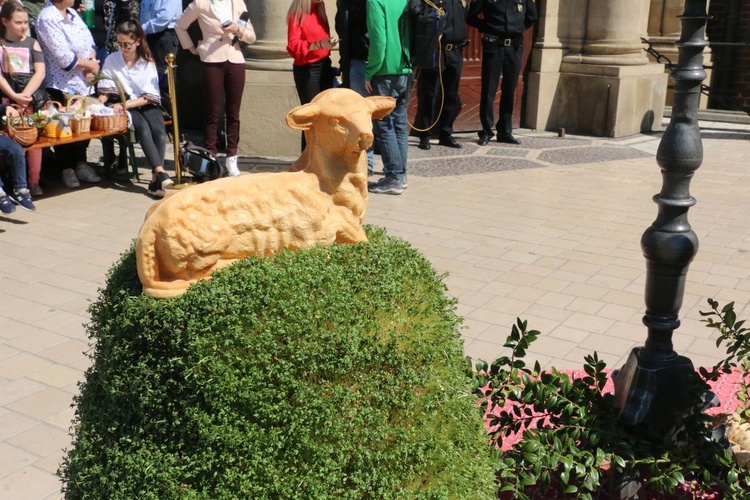 Święcenie pokarmów wielkanocnych przed kościołem Mariackim 2019